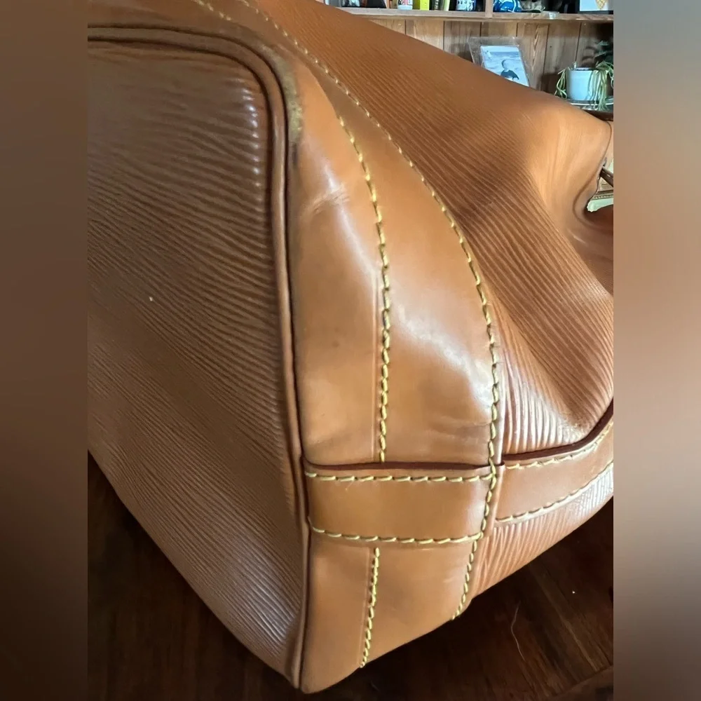 Louis Vuitton Tan Leather Bucket Shoulder Bag